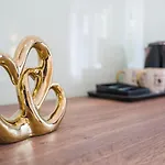 Luxury 2 *